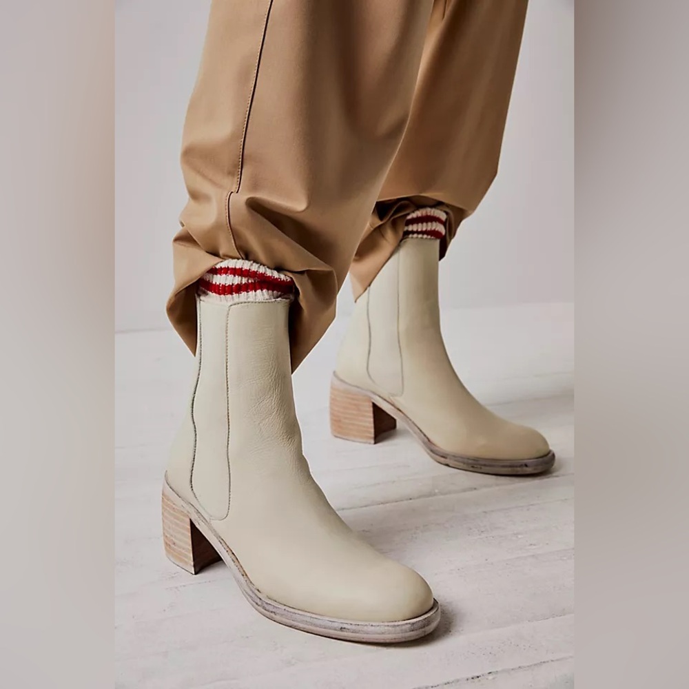 NIB Free People Chelsea Boots